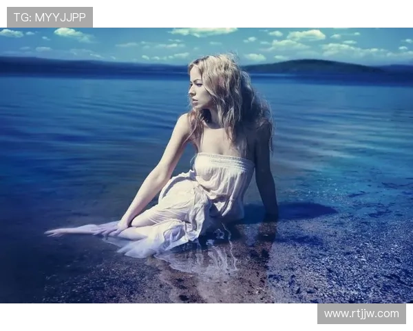 尼克斯场边金发美女引关注